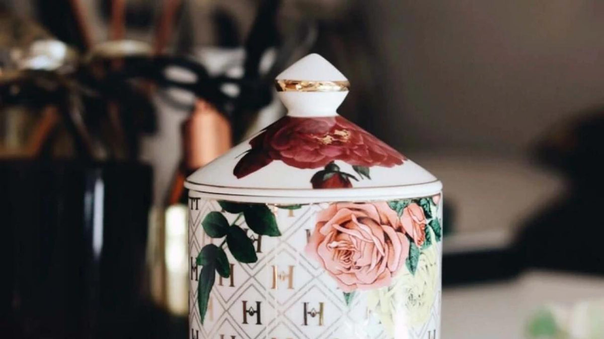 can you put out candles with the lid